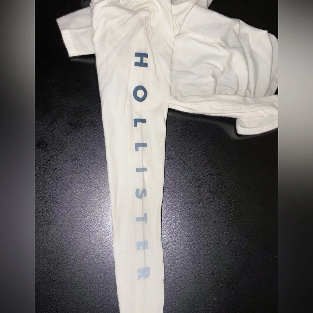 Hollister White Long Sleeve Graphic Tee XS Logo Sleeve Casual Top - Picture 3 of 9